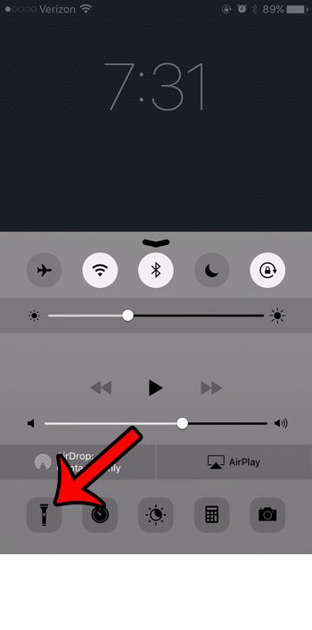 how to turn on flashlight without unlocking iphone