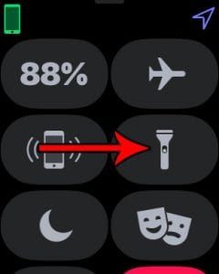 how to use the flashlight on the apple watch